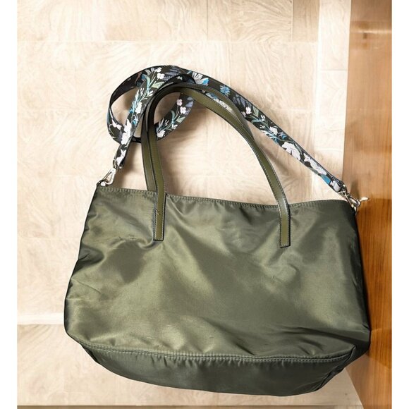 Monogrammed Green Tote Bag With Floral Shoulder Strap & Double Handles - Picture 2 of 8